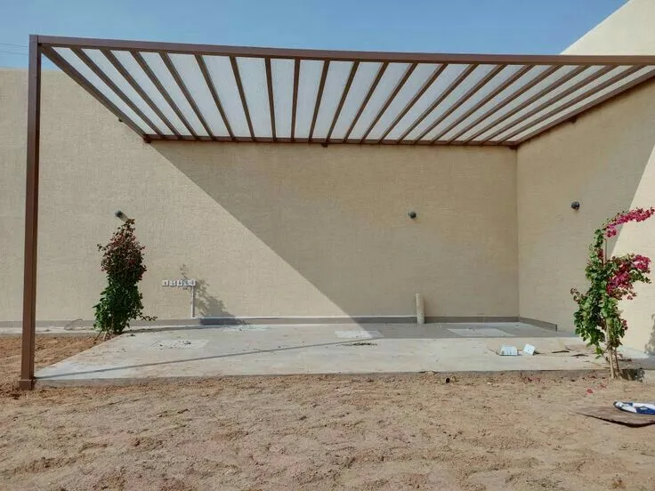 برجولات جلسات خارجية بتصميم 2025 للحدائق والاستراحات جدة مكة